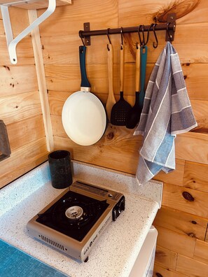 Fridge, stovetop, coffee/tea maker, electric kettle