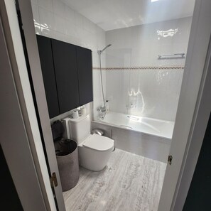 Hair dryer, bidet, towels, soap - Single-storey house with pool in the San Jordi Castellón golf course (Sant Jordi)