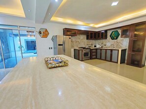 Private kitchen - 10BR Welcome Party Villa II - Pool, Jacuzzi + Airport Nearby + Free Bonus (La Caleta)