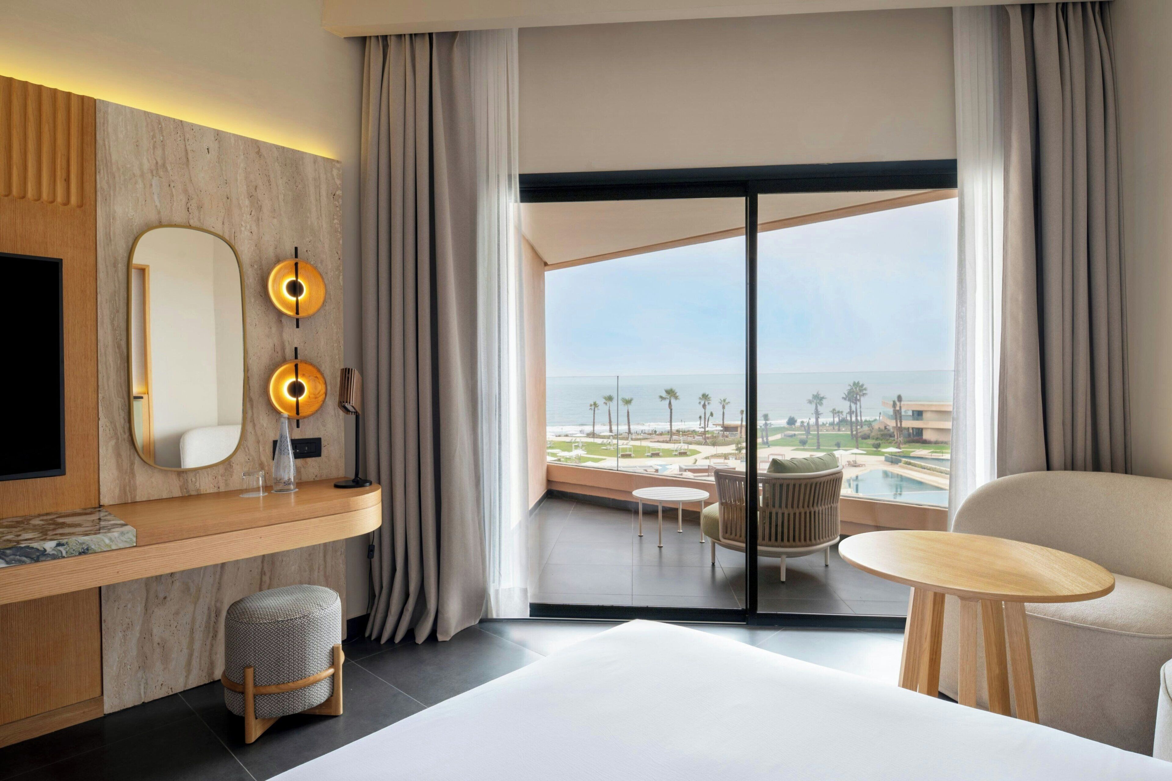 Ropa de cama de alta calidad y minibar 