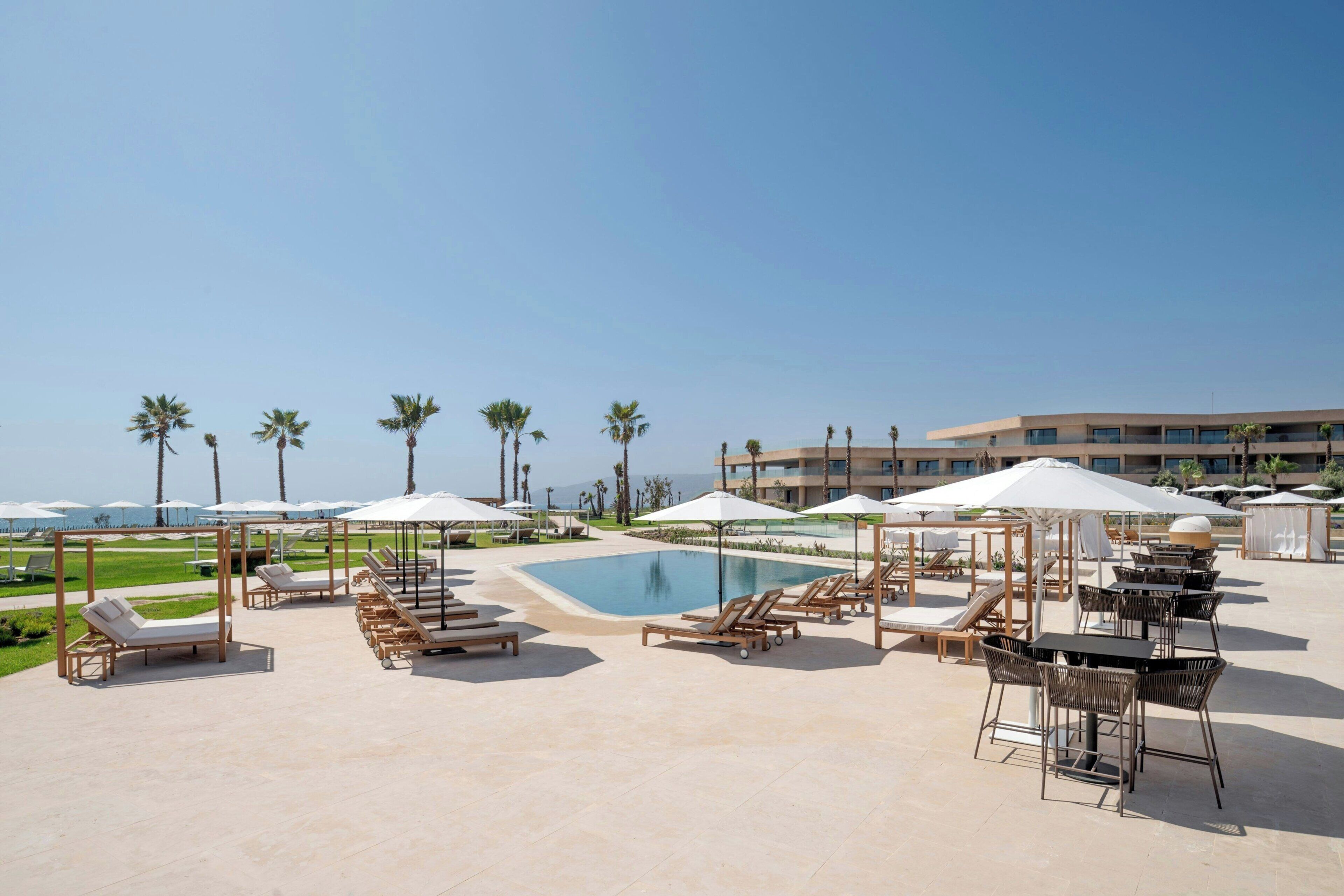 4 outdoor pools, open 9:00 AM to 7:00 PM, pool loungers