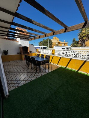 Outdoor dining - Apartment Cala del Pino - Terrace, bbq, sun, heated pool and chimney (La Manga)