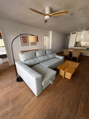 Living area - Apartment Cala del Pino - Terrace, bbq, sun, heated pool and chimney (La Manga)