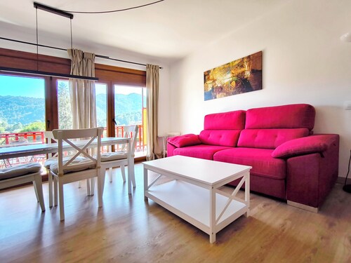 Vall de Lord, terrace with mountain views