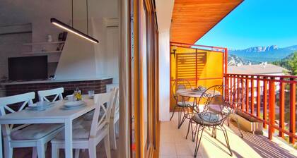 Vall de Lord, terrace with mountain views