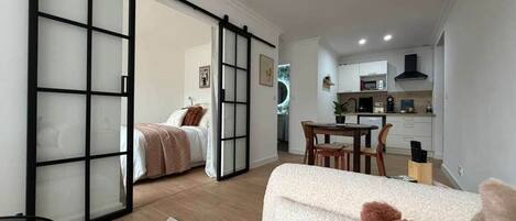 Iron/ironing board, WiFi, bed sheets