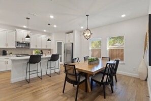 Dining - Modern Dallas Getaway | Sleeps Big | Brand New Build (Dallas)