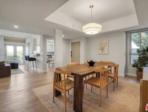 Dining - Newly Furnished 2BR - Walk to the Grove! (Los Angeles)