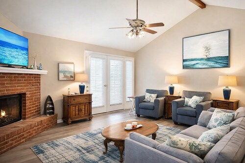 Perfect 4-bedroom house with AC in nice Mobile neighborhood