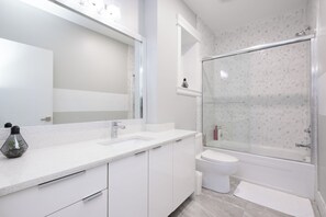 Bathroom - Modern Comfort 2BR in Delta - Near Parks & Shops (Delta)