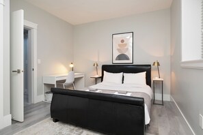 Room - Modern Comfort 2BR in Delta - Near Parks & Shops (Delta)