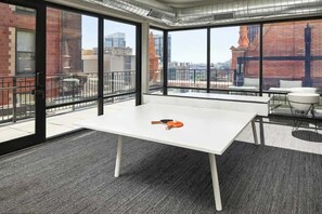 Interior - Plymouth Studio Suite with Gym, Rooftop, and Lobby (Chicago)