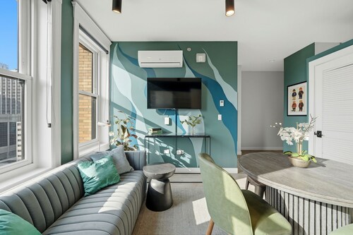 Plymouth Collection: 3BD 2BA with Gym & Rooftop