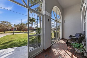 Terrace/patio - Waterfront Pool Home with Kayaks,  Near Beaches & Pickleball (Cape Coral)
