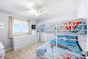 Room - Waterfront Pool Home with Kayaks,  Near Beaches & Pickleball (Cape Coral)