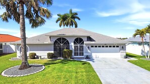 Exterior - Waterfront Pool Home with Kayaks,  Near Beaches & Pickleball (Cape Coral)
