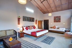 4 habitaciones, tabla de planchar con plancha, wifi y ropa de cama