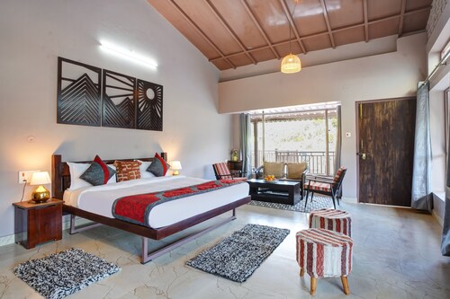Panoramic Views 4-bedroom Luxury villa in marvelous Mukteshwar for your getaway