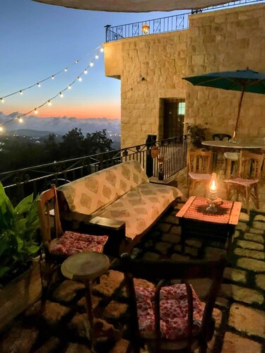 Lovely 3-bedroom bed & breakfast in welcoming Bchaaleh