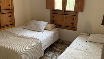 Iron/ironing board, free WiFi, bed sheets, wheelchair access