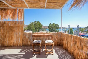 Outdoor dining - Villa Leo: Seaside 4-bedroom villa with private pool and garage (Bodrum)