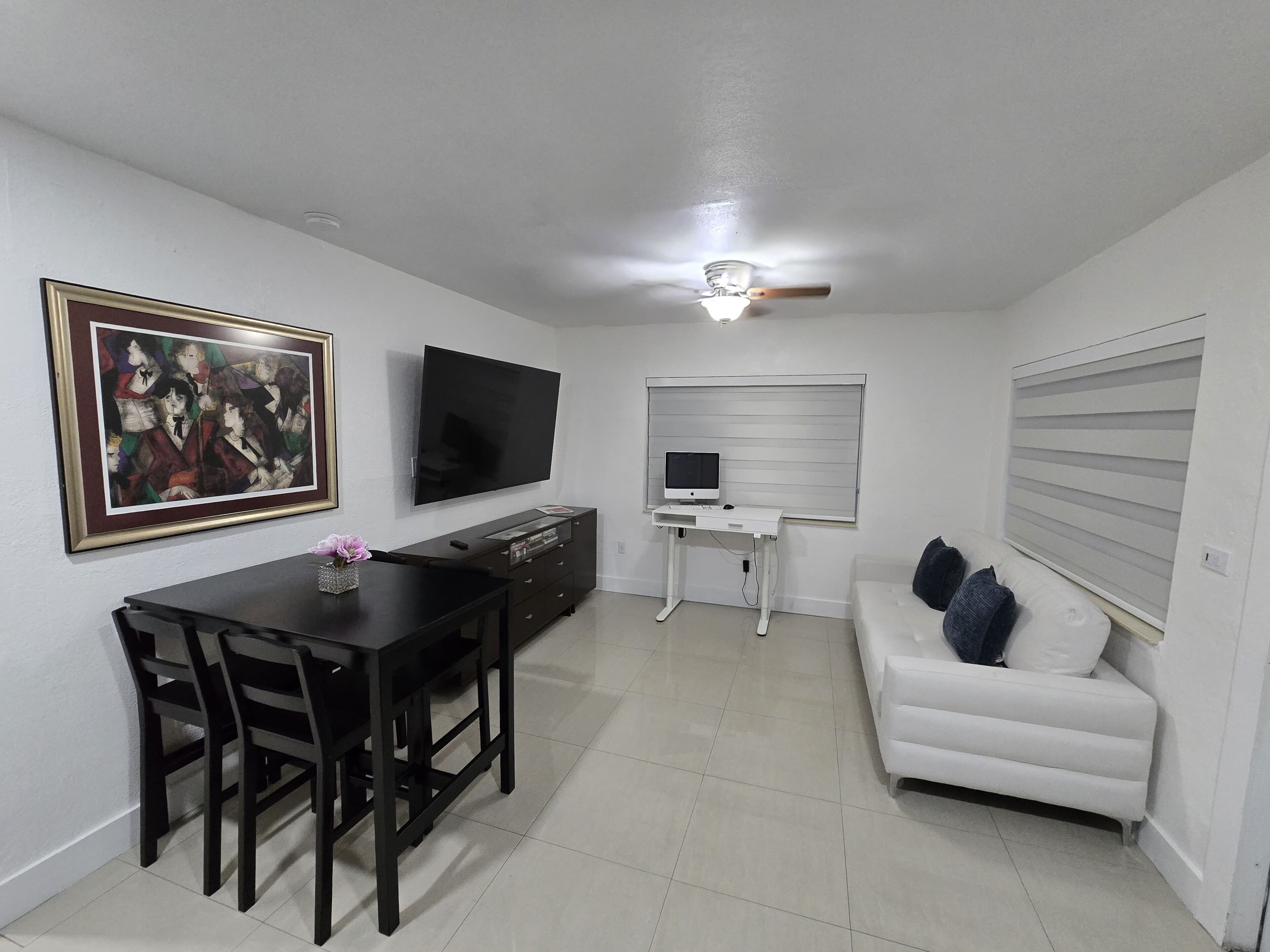 Miami Health District 1/1 W/2gbps Wifi Stainless Steel 75 & 55 Tv Pet Friendly - Miami, FL