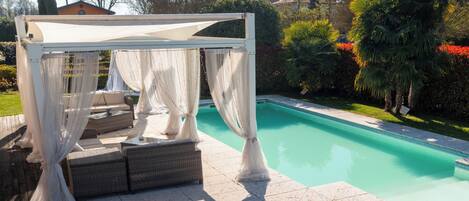 15 outdoor pools