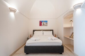 2 bedrooms, iron/ironing board, WiFi, bed sheets - Trullo in Alberobello apartment for 4/6 people (Alberobello)