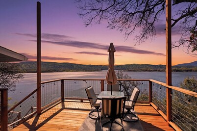 Fabulous 4-bedroom house with breathtaking view in Clearlake Oaks