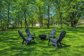 Property grounds - Lakewood Luxe • Heated Pool • Hot Tub • Near Town! (Fennville)
