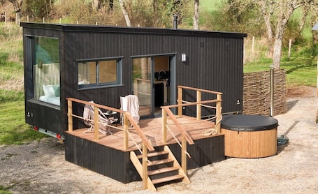Terraza o patio. Tiny House and its Nordic bath - Suisse Normande