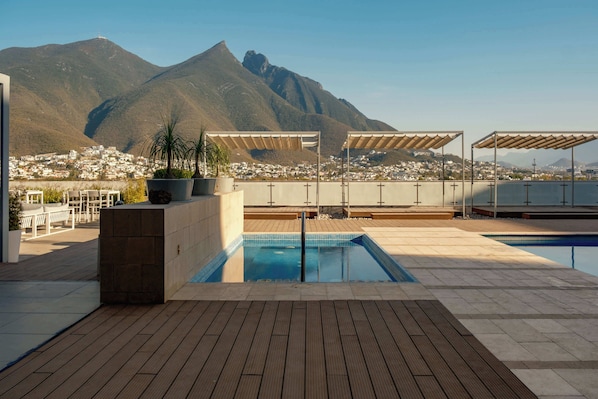 Pool - 2Bed/2Bath, Pool, Gym & Mountain Views! (Monterrey)