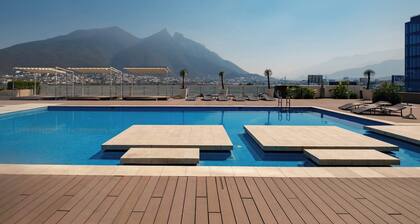 2Bed/2Bath, Pool, Gym & Mountain Views!