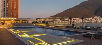 2Bed/2Bath, Pool, Gym & Mountain Views!