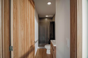 Shower, hair dryer, shampoo - Reforma 1-Bedroom with Balcony (Ciudad de México)