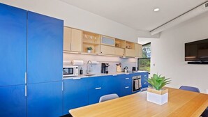 茶具/咖啡用具、冰箱、微波炉、烤箱