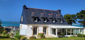 Exterior - Brittany holiday home sea view, conservatory, sleeps 8 near beach prime location (Trélévern)