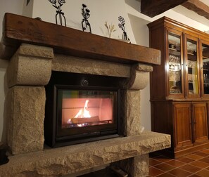 Interior - Brittany holiday home sea view, conservatory, sleeps 8 near beach prime location (Trélévern)