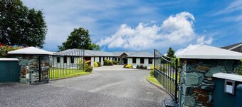 Home in Killarney - 6 Beds, Beautiful Home!