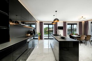 Fridge, microwave, oven, dishwasher - Villa Eleganza, Villa (Corfu)
