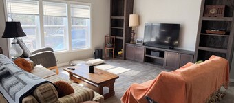 Cozy 3-bedroom house in beautiful Naples with AC comfort