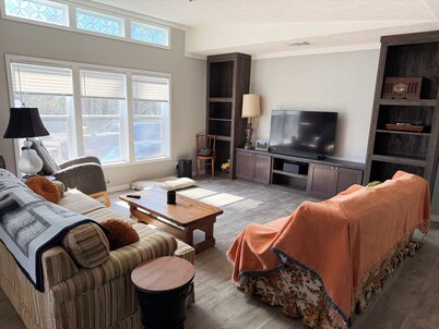 Cozy 3-bedroom house in beautiful Naples with AC comfort