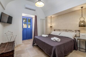 6 bedrooms, desk, iron/ironing board, travel cot - Tenuta PanoramicApulia - Luxury Masseria Ostuni (Puglia)