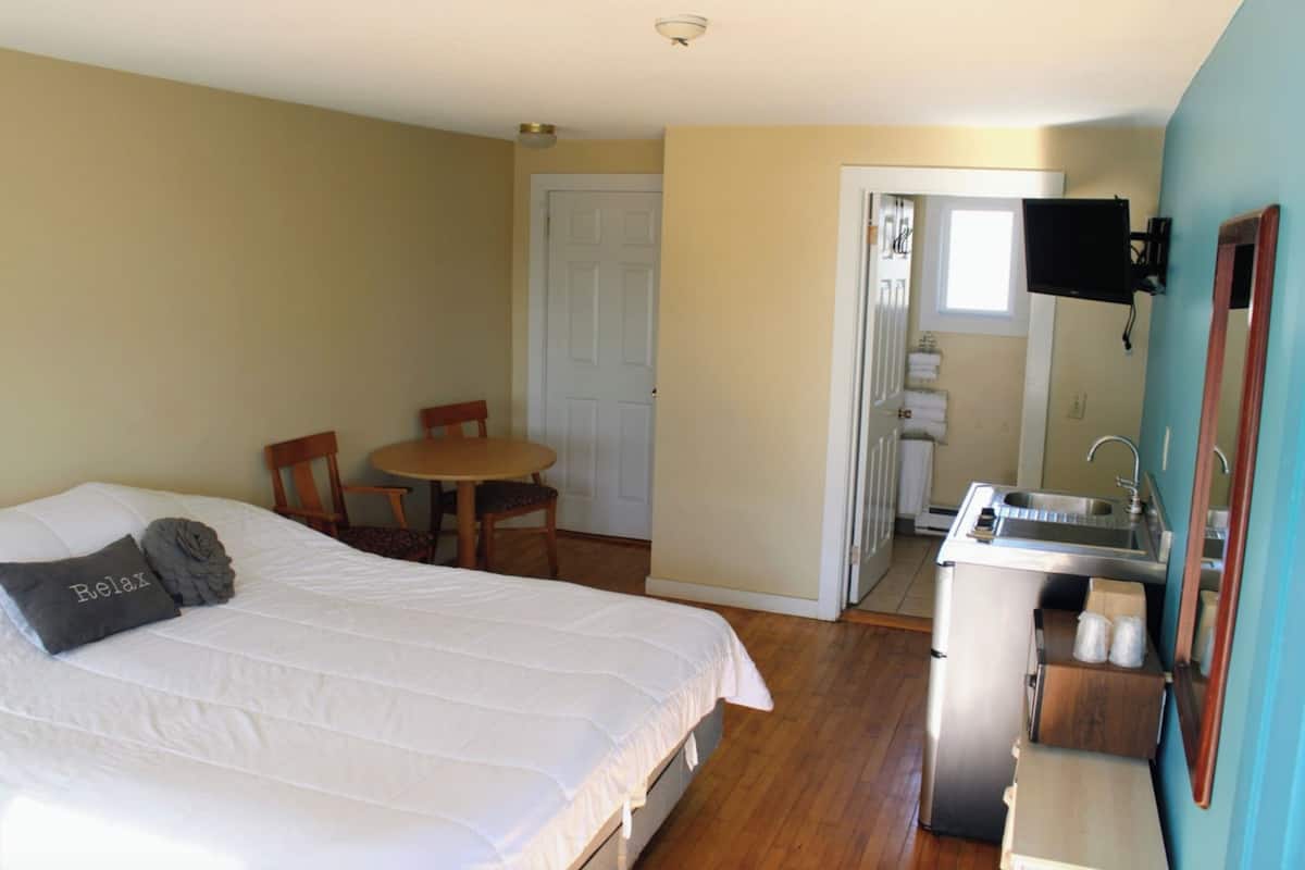 King Room With Kitchenette