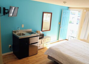 King Room With Kitchenette | Private kitchen - The Inn at SOHO Square (Old Orchard Beach)