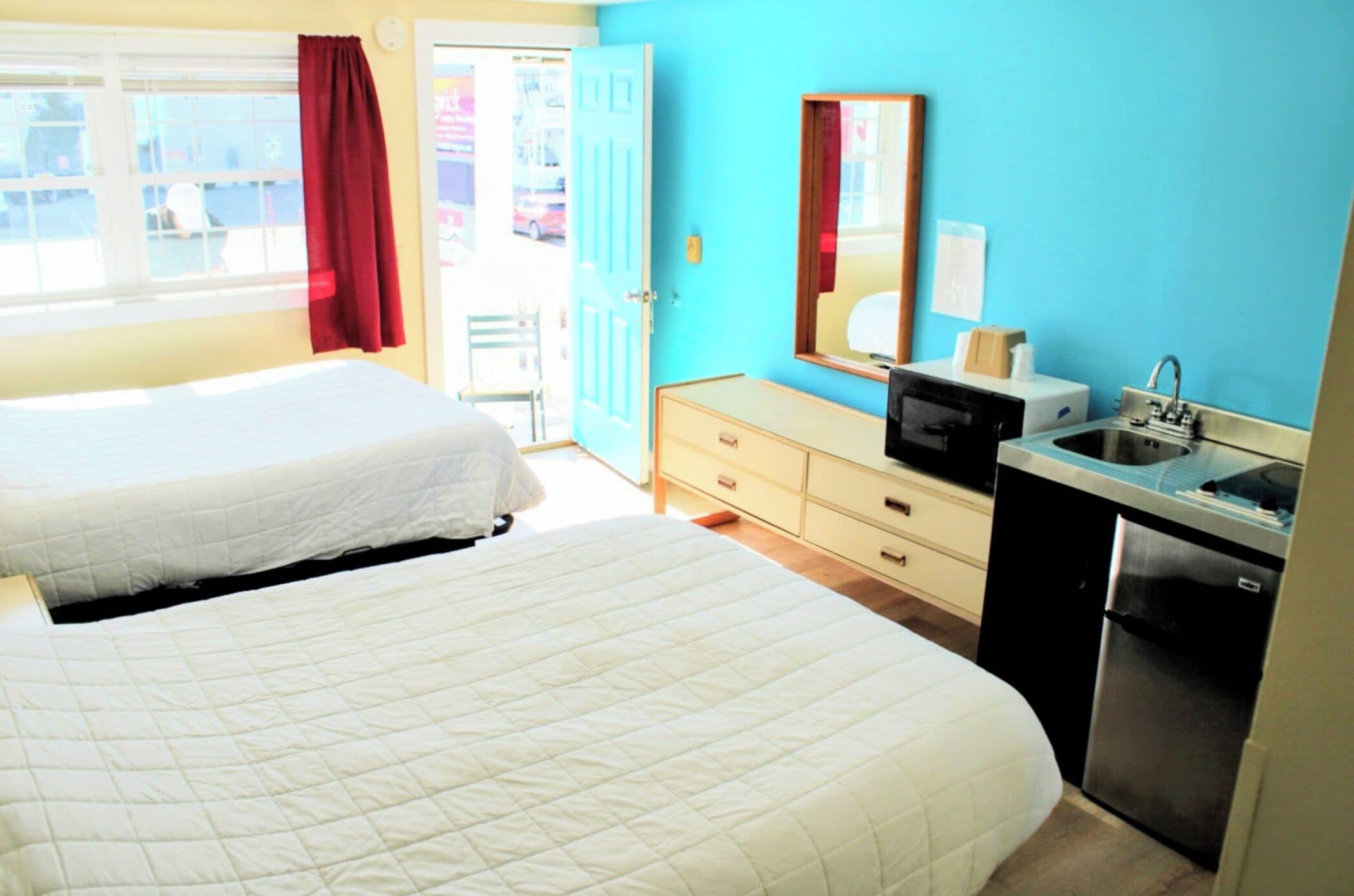 2 Full Room With Kitchenette