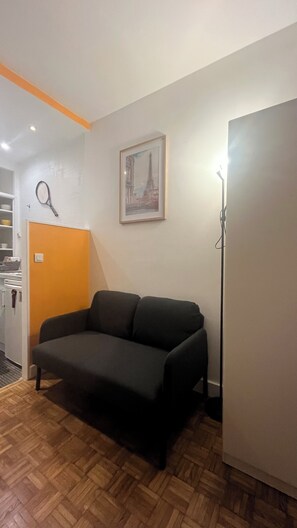Living area - Serene 1-bedroom apartment in Boulogne-Billancourt perfect for relaxing (Boulogne-Billancourt)