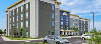HomeTowne Studios by Red Roof Fort Myers