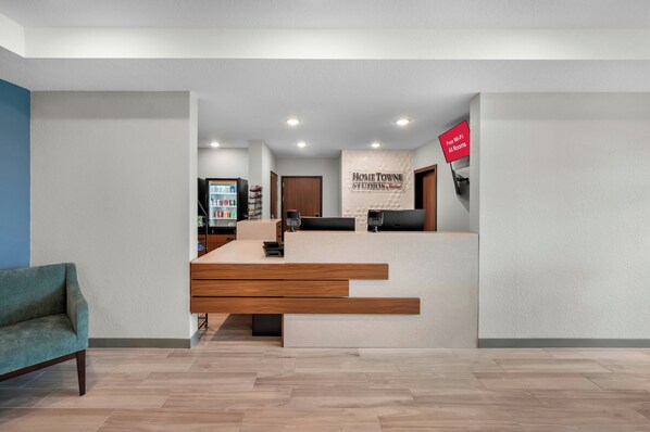 Reception - HomeTowne Studios by Red Roof Fort Myers (Fort Myers)