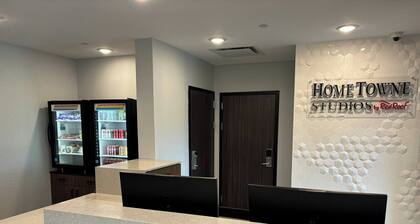 HomeTowne Studios by Red Roof Fort Myers